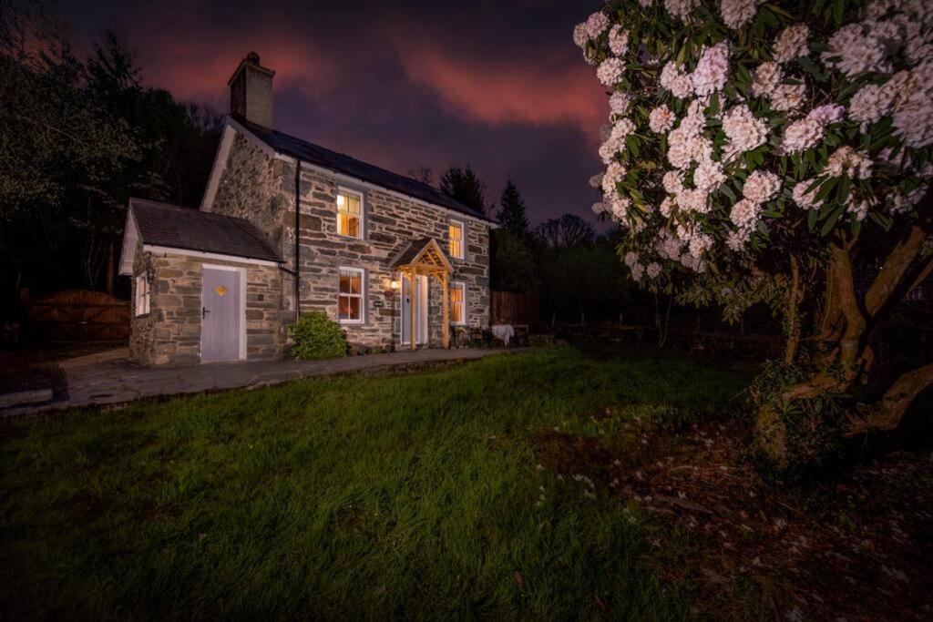 Charming Riverside Cottage In Snowdonia National Park Tanygrisiau Exterior foto